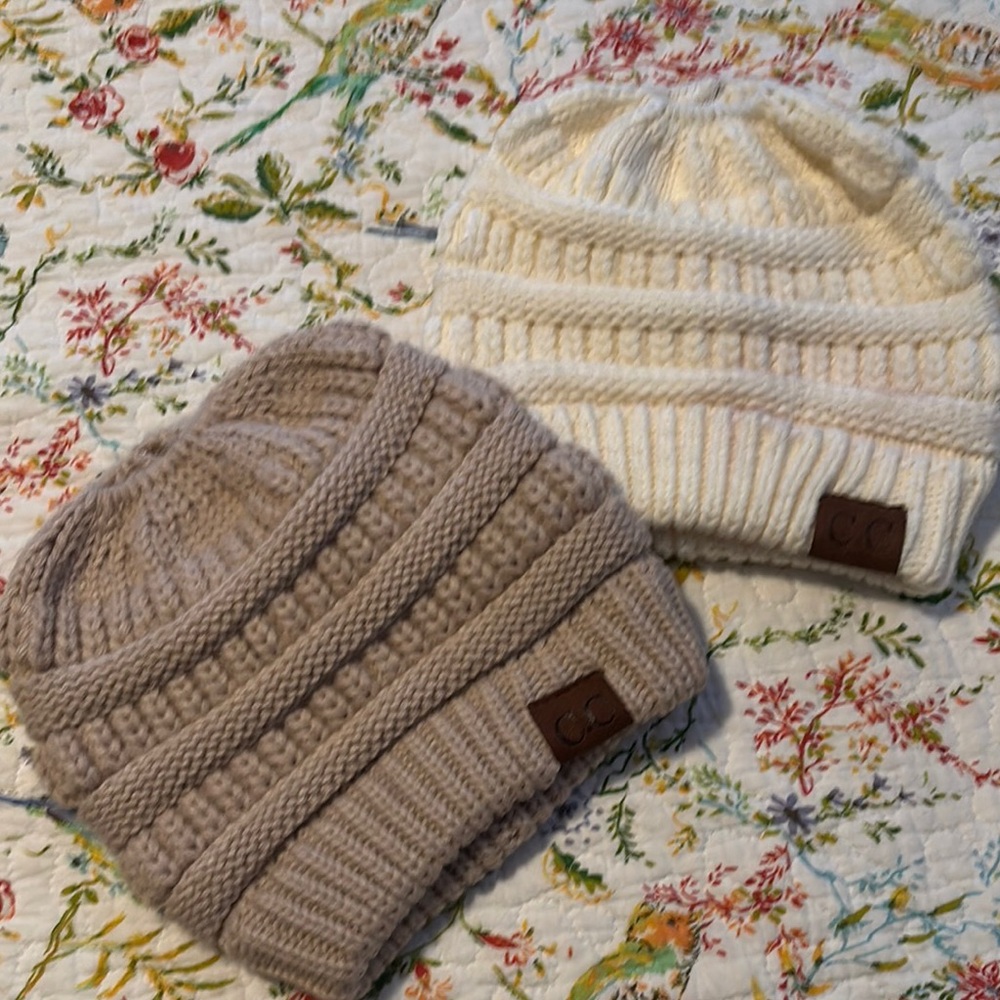 Cozy Women’s Knit Beanie Set - Cream and Tan